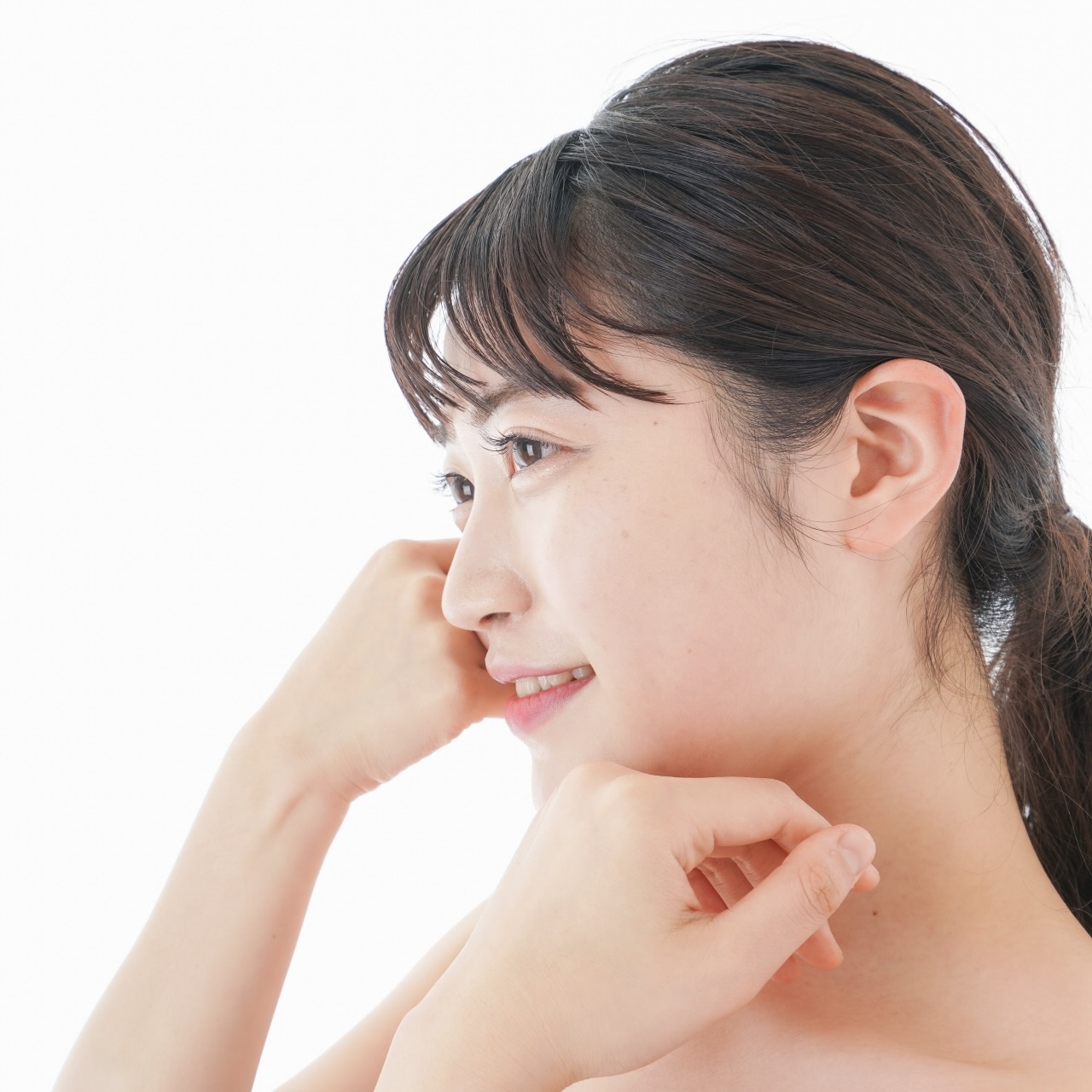 【夏のスキンケア、そのままで大丈夫？】シミ・シワ対策なら当店で！