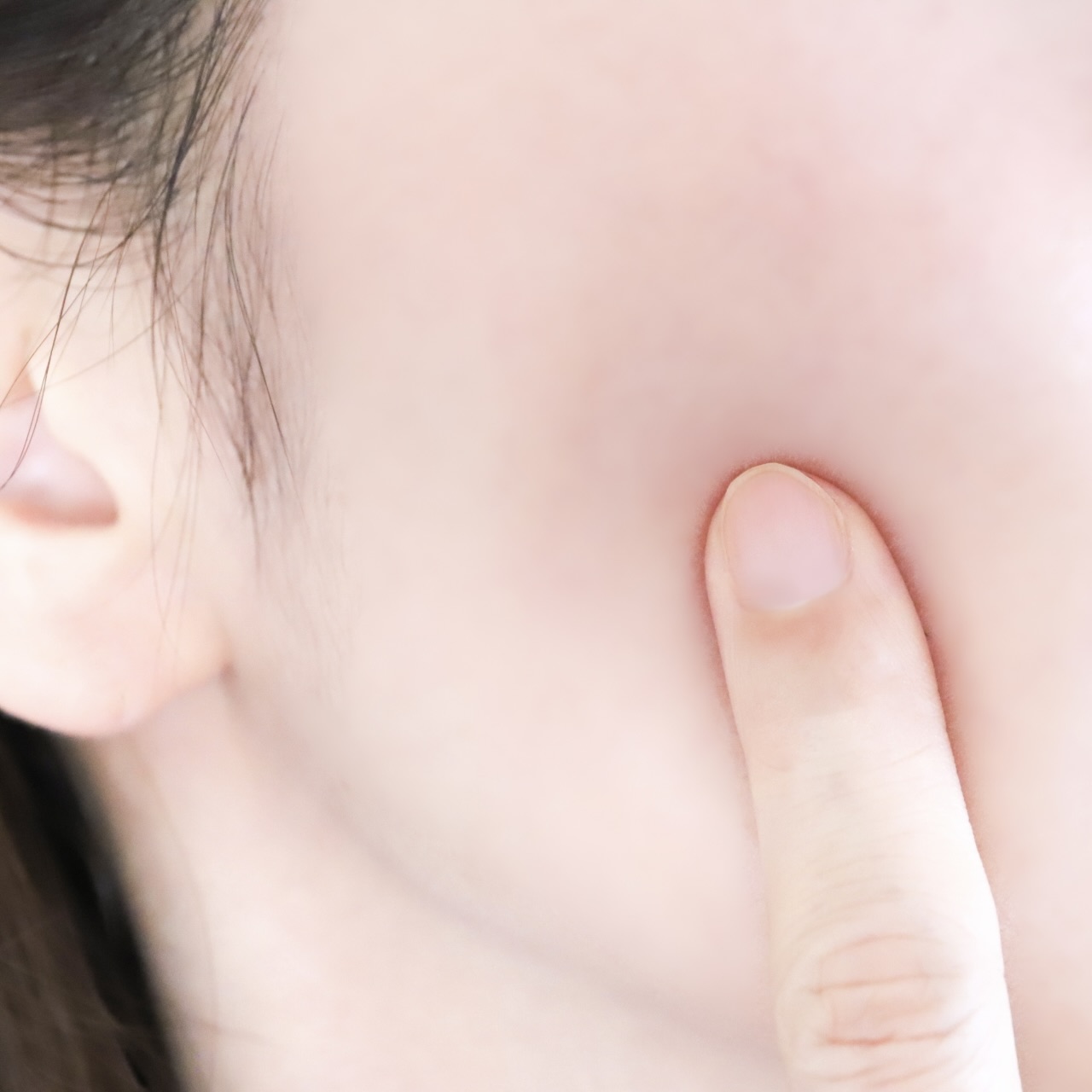 【あなたのお肌は大丈夫？】簡単！毛穴目立ちのリスクをチェック！