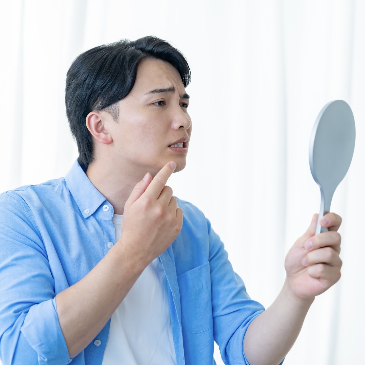 【残暑の肌トラブル注意報！】メンズのニキビ、毛穴悩みの対処法